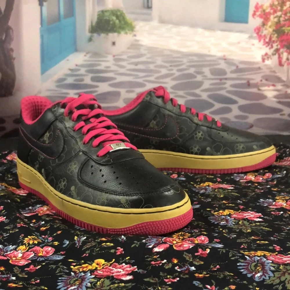 NWOB Nike Air Force 1 Premium Low Black Floral Pink - Picture 3 of 13
